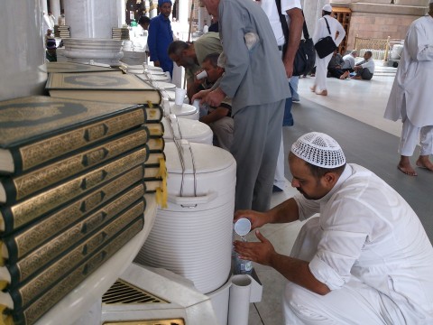 Sempat Hilang Selama Puluhan Tahun, Begini Sejarah Air Zamzam